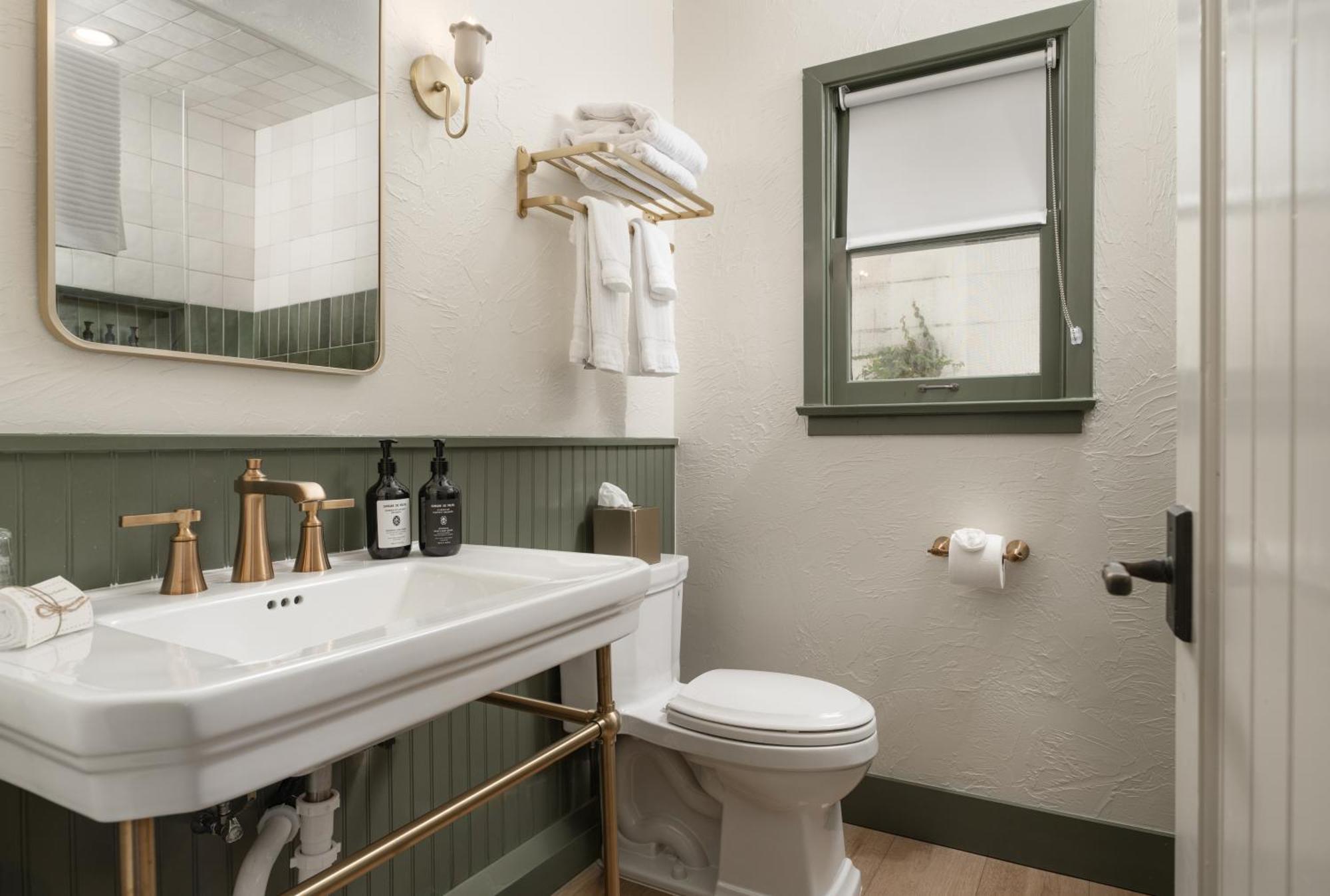 Bed and Breakfast Petit Soleil - Bed, Breakfast And Bar San Luis Obispo Exterior foto